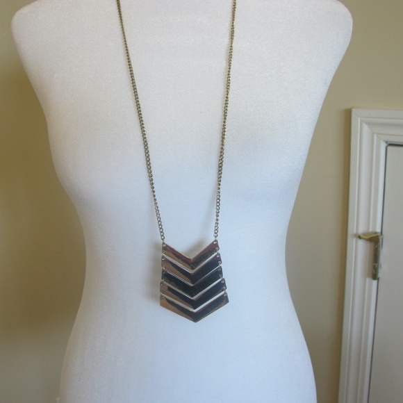 Express Jewelry - 🔴🔴🔴SOLD🔴🔴🔴Express Women's Necklace Chevron Silver & Gold GUC